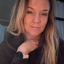 Hello old man My name is Tessa Jacobs I am 68 I wonder how far away we are  Can you tell me where you are from?