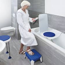 Gerade letztere sind für selbstständig lebende personen ideal, da sie per fernbedienung betätigt werden. Badewannenlift Aquatec Orca Zum Selbststandigen Baden