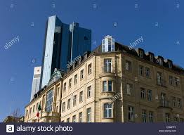 Santander Consumer Bank Ag Consulado General Italiano En Frente Del Edificio Deutsche Bank Westend De Frankfurt Am Main Hesse Fotografia De Stock Alamy
