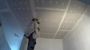 Before we talk about plastering plasterboard ceilings, it is advisable to learn more about this material, then it will become clearer how to plaster the ceiling with your own hands. Professional Builder Plaster Ceiling Plasterboard Arkivvideomateriale 100 Royaltyfritt 1027239599 Shutterstock