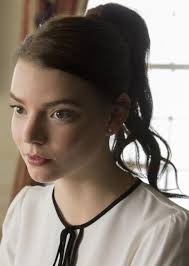 Jewelry with the brightly colored outfit. Anya Taylor Joy Moviepilot De