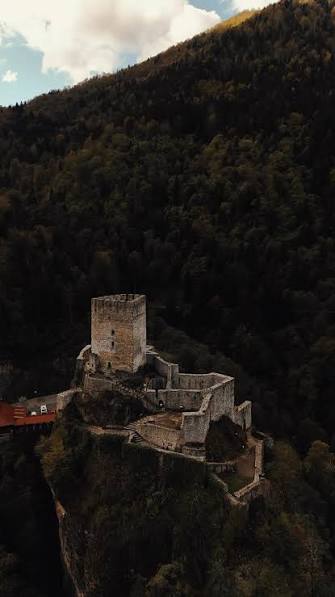 Zil Kale 🏰, 👉 Çamlıhemsin’de bulunan Zil Kale, Doğadakal’a ortalama 40  dakika uzaklıkta bulunmaktadır. , 📝 Zilkale ya da asıl adıyla Zirkale,  Rize’nin Çamlıhemşin ilçesi sınırlarında, Fırtına Deresi ...