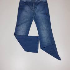 A zara brasil é bastante querida tanto do público feminino como do masculino, pois nas lojas você encontra uma grande variedade de roupas, inclusive a zara vende roupas e acessórios para todos os públicos, femininos, masculinos e infantis, fazendo com que a família toda possa ficar ainda mais. Calca Feminina Zara Jeans