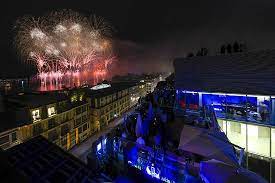 Premier jour de l'année civile, en particulier, le 1er janvier sur les calendriers julien et grégorien. Le Soir Des Feux Fetes De Geneve 9 Aout 2014 Picture Of Rooftop 42 Geneva Tripadvisor