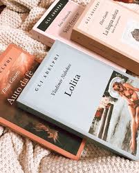 Boogie Bookie On Instagram Quattro Libri Nel Mio Piano Di Letture Di Ottobre Questa Foto Esprime Il Motivo Per Il Quale La Casa Editric Nel 2020 Libri Lettura Foto