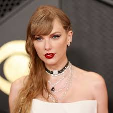 When Taylor Swift said, "Draw the cat eye sharp enough to kill a man," she  is quite literally telling you to use the Pat McGrath Labs eye liner 😉  It's currently available