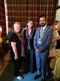 The mayor presides over meetings of the council, as well as attending civic and ceremonial functions, such as the remembrance sunday parade and chesham's civic service. Facebook