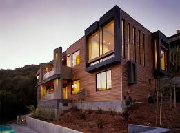 Texas hill country style is a regional historical style with its roots in the european immigrants who settled the area, available building materials and lean economic times. 15 Modern Contemporary Homes On A Hill Home Design Lover