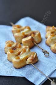 Petits Sapins Feuilletes Au Caramel Beurre Sale Dans La Cuisine D Audinette Feuillete Sapin Feuillete Alimentation