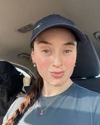 Jess Brooks's Instagram, Twitter & Facebook