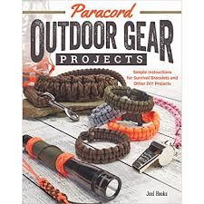 The cool paracord projects are easy to follow and come generally with free patterns. Paracord Outdoor Gear Projects By Pepperell Braiding Company Used 9781565238466 World Of Books