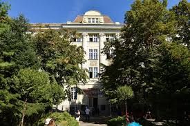 Initial, a facut parte din universiatea de vest, singura 15 locuri la buget,80 la cu taxa(500 euro/an),admiterea se face pe baza mediei de la bac. Umf TimiÈ™oara 75 De Ani De La InfiinÈ›are DupÄƒ Un Decret Semnat De Regele Mihai I Al Romaniei Ziua De Vest