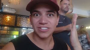 Esteban Adorno cantando en Monte Hermoso