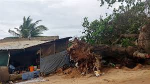 Mozambique residents plead for help after cyclone idai kills hundreds. Mozambique Hit By Cyclone Kenneth In Aftermath Of Deadly Idai