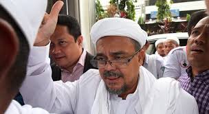 Imam besar fpi, habib rizieq shihab, berpesan pada masyarakat atau pun semua pihak untuk jangan sampai perhatiannya itu teralihkan dengan isi pemeriksaannya sebagai tersangka dengan kasus. Imam Besar Fpi Pulang Polri Cek Lagi Kasus Hukum Habib Rizieq Shihab Fajar