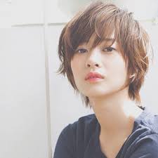 この画像は ぽっちゃりさん でも大丈夫 小顔効果のあるショートヘアカタログ のまとめの3枚目の画像です エラハリ 髪型 ヘアカット ヘアースタイル