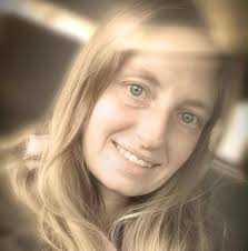 Looks like Anna's boyfriend, Mr. Man has some fans🤣 Thanks to this group  of ladies for listening to the show!🩷 They ran into Mr. Man while they  were at work and asked