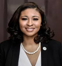 Leah Herring's Instagram, Twitter & Facebook