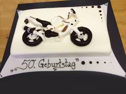 Die Tabler Geburtstags Torte Fur Den Waschechten Biker Die Torten Lasst Das Mannerherz Hoher Schlagen Geburtstagstorte Geburtstag Torte Geburt