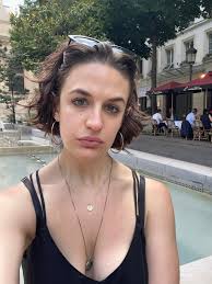 Hi my name is Madeleine, I am 23 just graduated from Stanford and I am  looking for a studio sublet around Lower East Side or East Village from  July 8