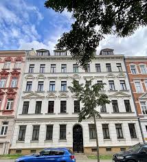 Das 1918 erbaute mehrfamilienhaus mit nur 8 wohneinheiten wurde 1997 aufwendig.raumwohnung befindet sich in einem im jahre 1899 erbautem gebäude, welches gerade mit viel liebe zum detail saniert wird. 4 Zimmer Wohnung Zum Verkauf Wiederitzscher Strasse 10 04155 Leipzig Gohlis Sud Mapio Net