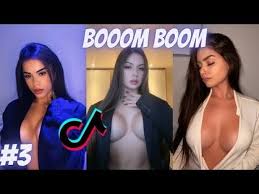 Bouncing Boobs No Bra Challenge - See the Action Now