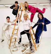 (owned by maria de filippi) and is broadcast on canale 5.since the thirteenth edition, daytime and casting have been broadcast on the television network real time. Amici Di Maria De Filippi Tv Series 2001 Imdb