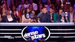 Alors que 11 nouvelles célébrités ont fait leurs premiers pas le samedi 29 septembre dernier, cette neuvième saison est définitivement placée sous le signe du changement. Dals Danse Avec Les Stars Gif Dals Danseaveclesstars Combal Descubre Comparte Gifs