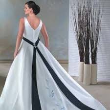 Plus Size Wedding Dresses With Color Pros And Cons Wedding Dresses Buy Wedding Dress Online Colored Wedding Dresses