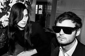 Djärva modeller från GEORGE CORTINA för JACQUES MARIE MAGE. Modellen på  första bilden är RITZ en bågen som uttrycker en allvarlig blick samt  sprakande karisma. Modellen på andra bilden är en HOLLYWOOD.