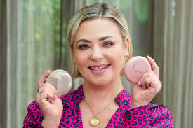 See lisa (disambiguation).now cut me.lisa lisa armstrong was the sister of brad armstrong, and the protagonist of lisa: Avon Introduces Lisa Armstrong Make Up The British Beauty Council