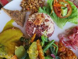 Dec 13, 2020 · tum bali adalah makanan khas bali yang diolah dengan cara memasukkan daging ke dalam daun pisang, namun daging tersebut terlebih dahulu dibumbui baru dimasak agar bisa disebut tum. Where To Eat During Uwrf15 The Sound Of One Pan Frying