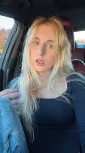 Lisa Laskowski's Instagram, Twitter & Facebook