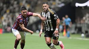 Violencia en la Copa Sudamericana: Hinchas Argentinos vs. Policía en Brasil - Imagen principal del artículo