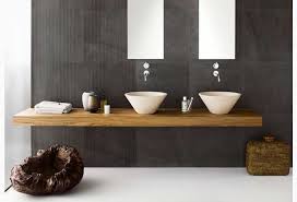 Untuk kabinet wastafel, inspirasi kamar mandi minimalis ukuran 1 x 2 ini memilih menggunakan lemari kabinet full size untuk penyimpanan maksimal. 12 Desain Wastafel Kamar Mandi Yang Minimalis
