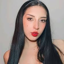 Derek Shattuck's Instagram, Twitter & Facebook