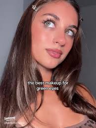 Captivating Green Eyed Girl: Style and Smile Inspirations