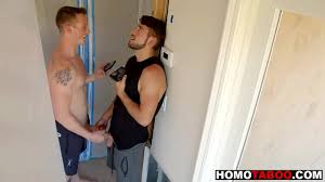 OMG! My stepbrother jerks off to gay porn - XNXX.COM