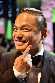 Dennis Chew goes home with two Star Awards and many kisses