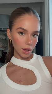 Emily Levy's Instagram, Twitter & Facebook