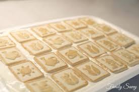 I did sift my ingredients, but i didn't grate my own fresh nutmeg (there's a kitchen gadget to put on my list). How To Make Paula Deen S Chessmen Banana Pudding Recipe Video Family Savvy