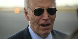 Robert Belair's Instagram, Twitter & Facebook