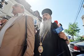 Zeci de credincioși au luat parte la slujba de la catrdrala sf. Unul Dintre Dosarele Ips Teodosie Petrescu Arhiepiscopul Tomisului Se Intoarce La Dna