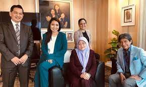 The tunku azizah also plans to sponsor 60 couples in conjunction with her 60th birthday anniversary in 2020. Omar Abd Hamid With Tunku Azizah Fertility Foundation Facebook