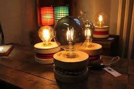 Lampe Touret Base Bois Pin Patine Ou Chataigner Naturel Douille Laiton Et Plusieurs Metres De Cable Tissu Decoration Touret Luminaire