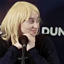 Samantha Strom's Instagram, Twitter & Facebook