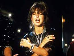 Nena war eine deutsche musikgruppe der neuen deutschen welle, die von 1982 bis 1987 bestand.ihr größter, weltweiter erfolg war 99 luftballons.unter gleichem namen veröffentlichte die sängerin und frontfrau gabriele susanne kerner, mit dem künstlernamen nena, danach noch weitere musikalische projekte. 99 Luftballons Fliegen Nach Amerika Nena Geht Auf Erste Us Tour Stars