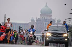Singapore's other participant mok ying ren, who won the sea games gold medal in myanmar in 2013, finished seventh out of the 15 competitors in 2hr 44min 31sec. Sea Games Soh Rui Yong Retains Men S Marathon Gold Sport News Top Stories The Straits Times