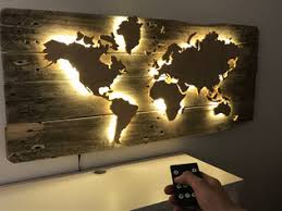 Die weltkarte in xxl als beleuchtetes wandbild ist dabei die größte dekoration aus holz, während die skylines als perfektes geschenk für hochzeiten, geburtstage oder reisen dienen. Weltkarten Mit Led Beleuchtung Kaufen Wintini At