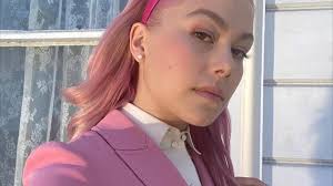 Phoebe Bridgers slams fans who 'bullied' her after dad's death